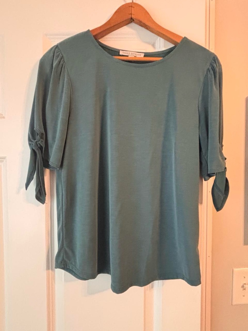Green Envelope Sage Tie-Sleeve Short Sleeve Tee